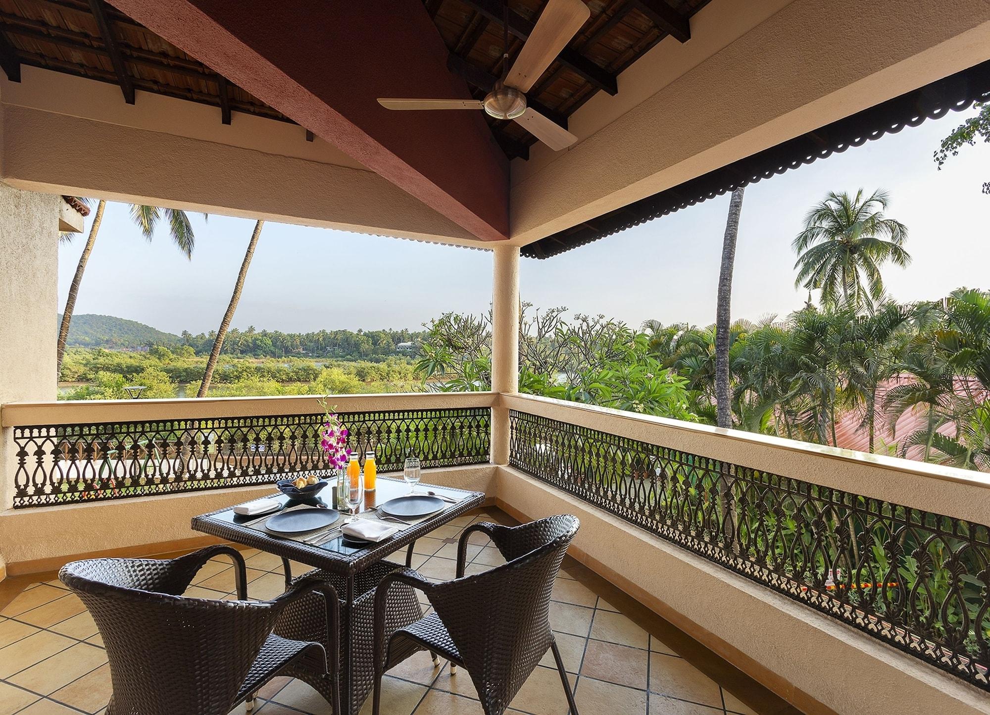 Lazy Lagoon, Baga A Lemon Tree Resort, Goa Bagian luar foto