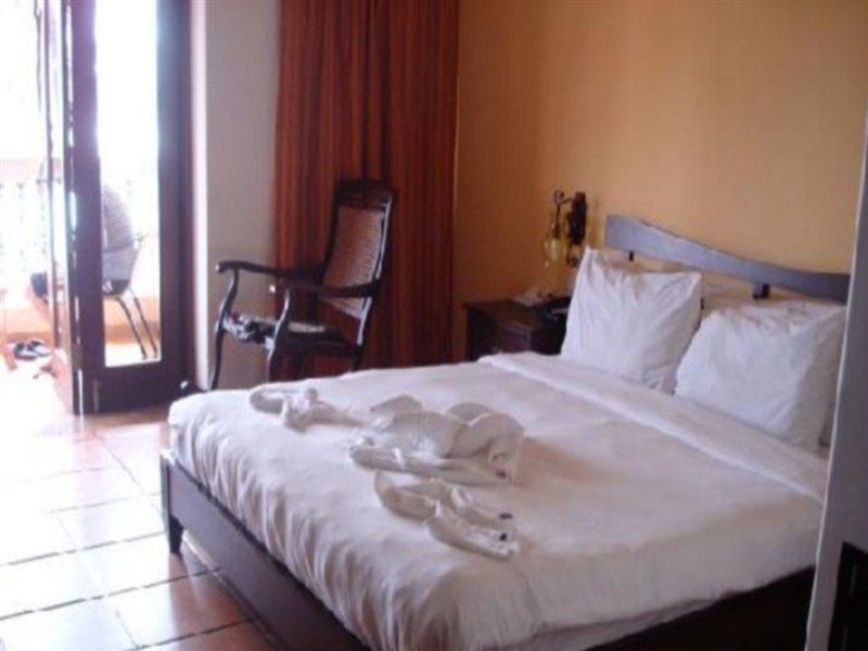 Lazy Lagoon, Baga A Lemon Tree Resort, Goa Bagian luar foto